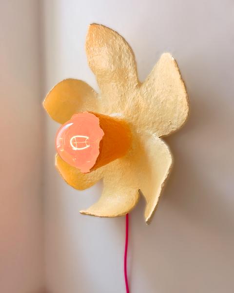 Daffodil Sconce